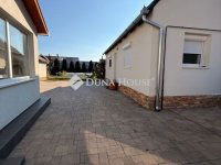 Eladó családi ház, Mohácson 134.9 M Ft, 9 szobás