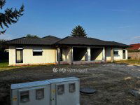 Eladó ikerház, Cegléden 135 M Ft, 4 szobás