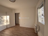 Eladó panellakás, Pécsett 64.9 M Ft, 3 szobás