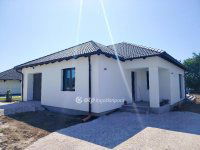 Eladó családi ház, Velencén 129.9 M Ft, 4 szobás