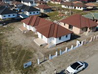 Eladó ikerház, Jászberényben 58.9 M Ft, 4 szobás