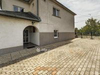 Eladó családi ház, Győrzámolyon 84.5 M Ft, 6+1 szobás