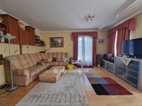 Eladó családi ház, Pápán 89.9 M Ft, 5 szobás