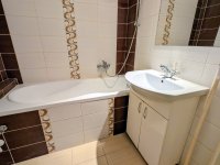 Eladó panellakás, Kecskeméten 48 M Ft, 3 szobás