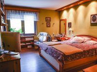 Eladó családi ház, Pécsett 170 M Ft, 1 szobás