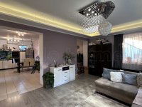 Eladó családi ház, Vonyarcvashegyen 155 M Ft, 8 szobás