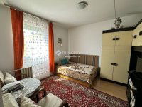 Eladó panellakás, Pécsett 39.9 M Ft, 3 szobás