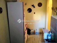 Eladó téglalakás, Komlón 13.5 M Ft, 2 szobás