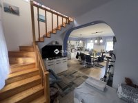 Eladó ikerház, III. kerületben 209.9 M Ft, 9 szobás