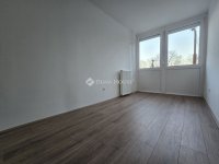 Eladó panellakás, Pécsett 49.9 M Ft, 3 szobás