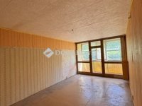Eladó panellakás, Pécsett 46.9 M Ft, 3 szobás