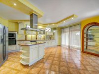 Eladó családi ház, Erdőkertesen 149.9 M Ft, 6 szobás