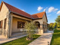 Eladó családi ház, Baracson 61.9 M Ft, 4 szobás