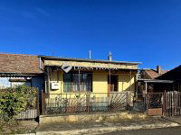 Eladó családi ház, Pécsett 13.9 M Ft, 1 szobás