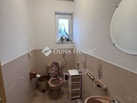 Eladó családi ház, Vecsésen 159 M Ft, 5 szobás