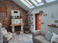 Eladó családi ház, Komáromban 105 M Ft, 8 szobás