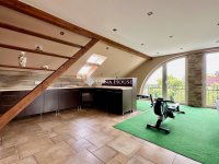 Eladó családi ház, Pécsett 280 M Ft, 9 szobás