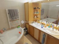 Eladó téglalakás, Mohácson 78.499 M Ft, 5 szobás