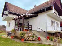 Eladó családi ház, Balatonszárszón 185 M Ft, 7 szobás