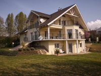 Eladó családi ház, Telkin 399 M Ft, 8 szobás