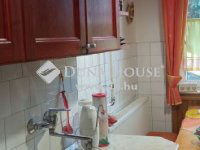 Eladó téglalakás