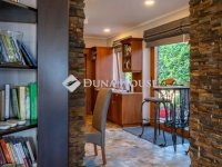 Eladó családi ház, Pécsett 460 M Ft, 8 szobás