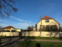 Eladó családi ház, Pécsett 250 M Ft, 4 szobás