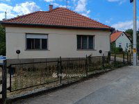 Eladó családi ház, Pécsett 47.5 M Ft, 3 szobás