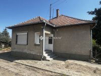 Eladó családi ház, Cecén 32.5 M Ft, 3 szobás