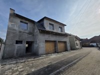 Eladó ikerház, Szolnokon 99.9 M Ft, 4 szobás