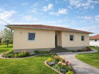 Eladó családi ház, Száron 99 M Ft, 5 szobás