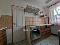 Eladó családi ház, Iszkázon 38.8 M Ft, 5+1 szobás