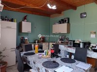 Eladó családi ház, Szegeden 72 M Ft, 3 szobás