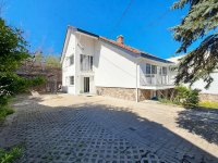 Eladó családi ház, XV. kerületben 179.9 M Ft, 8 szobás