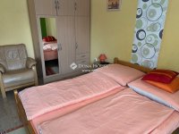 Eladó családi ház, Balatonfenyvesen 187 M Ft, 9 szobás