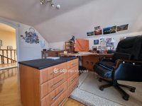 Eladó családi ház, Pápán 89.9 M Ft, 5 szobás