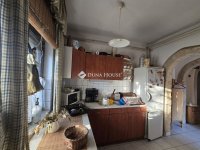 Eladó családi ház, Pécsett 66.9 M Ft, 5 szobás