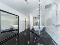 Eladó családi ház, Csobánkán 350 M Ft, 7 szobás