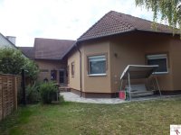 Eladó családi ház, Pécsett 159.9 M Ft, 4 szobás