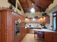 Eladó családi ház, Vecsésen 149.9 M Ft, 5 szobás