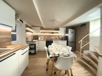 Eladó családi ház, Pécsett 89.9 M Ft, 3 szobás