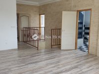 Eladó családi ház, Ercsiben 79.99 M Ft, 6 szobás