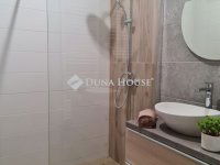 Eladó téglalakás, Pécsett 85.9 M Ft, 4 szobás