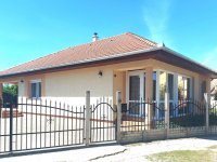 Eladó családi ház, Szabadszálláson 64 M Ft, 3 szobás