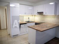 Eladó panellakás, Szegeden 67.9 M Ft, 4 szobás