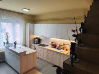 Eladó családi ház, Dunaharasztin 109.9 M Ft, 7 szobás