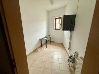 Eladó családi ház, Villányban 135 M Ft, 9 szobás