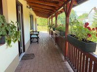 Eladó családi ház, Balatonfenyvesen 179.9 M Ft, 5 szobás