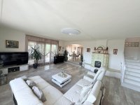 Eladó családi ház, Pécsett 199.9 M Ft, 8 szobás