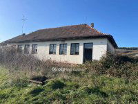 Eladó családi ház, Szekszárdon 28 M Ft, 2 szobás